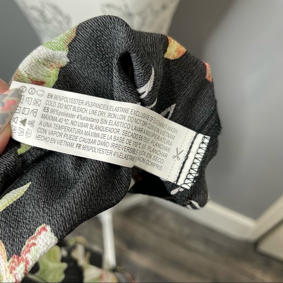 Forever 21 Contemporary Black Tropical Floral Maxi Cold Shoulder Dress Sz Small - Picture 3 of 3